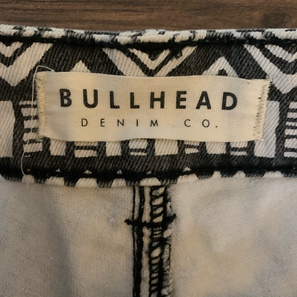 Bullhead Aztec Design High Rise Shorts - Picture 3 of 6